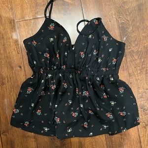 Black Floral V-neck float top, womens size M, new without tag